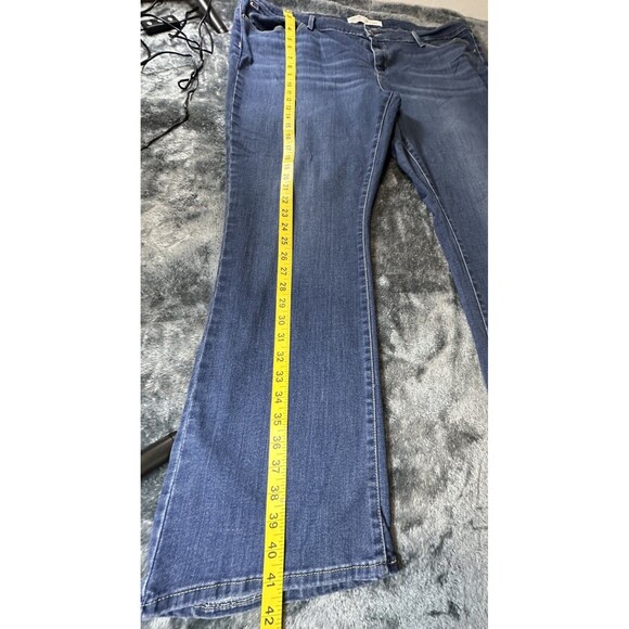 Signature by Levi Strauss & Co. Women's Modern Bootcut Jeans Size 24 W - Picture 2 of 13